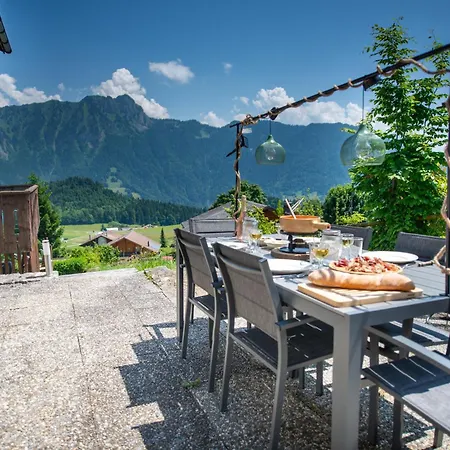 Avec Terrasse Et Vue Alpine
