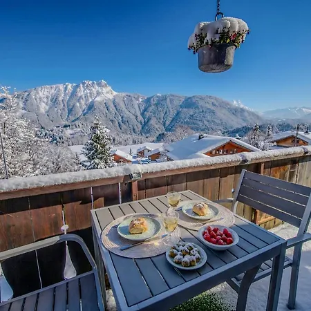 Avec Terrasse Et Vue Alpine לייסין